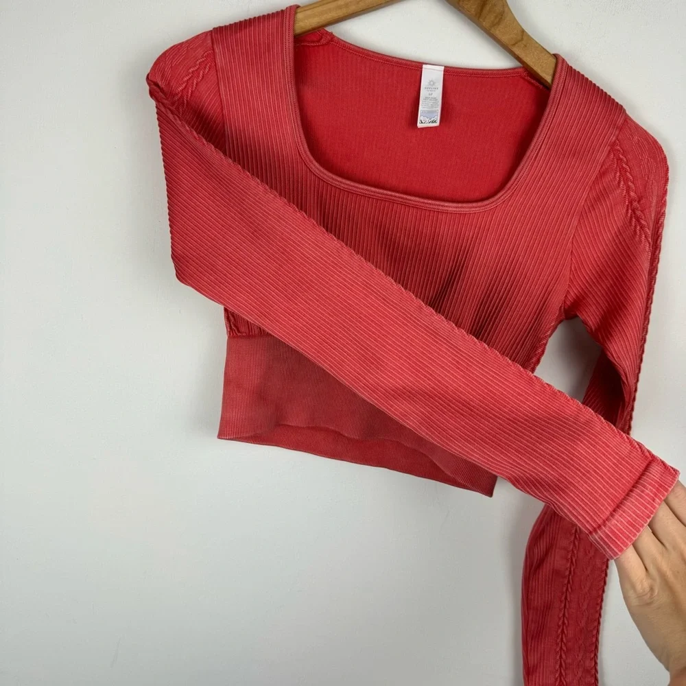 Aerie Offline Big Chill Seamless Long Sleeve T-Shirt Crop Top Sz Small Coral